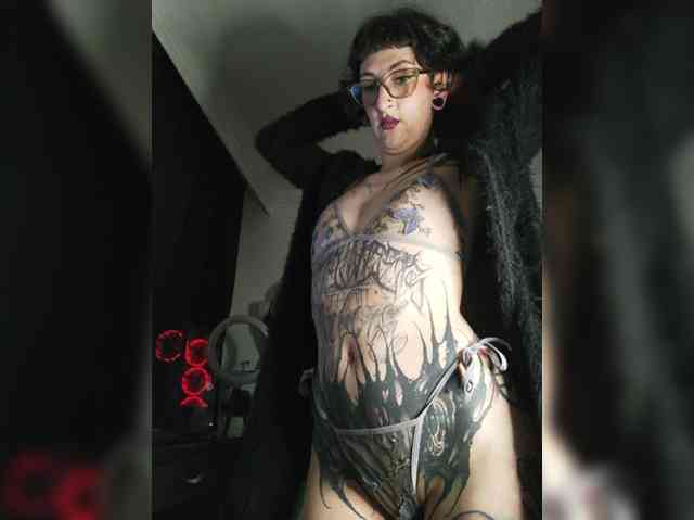 Modella: Inked-Val