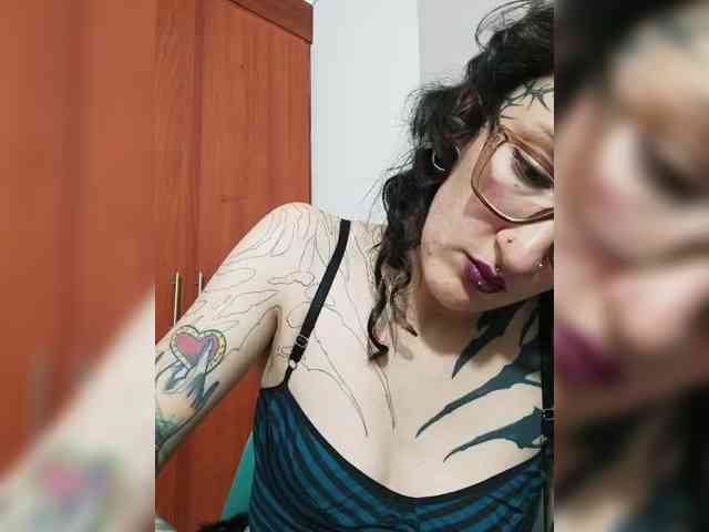 Modella: Inked-Val