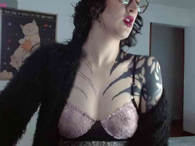 Modella: Inked-Val
