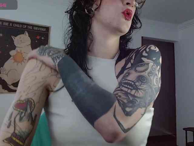 Modella: Inked-Val