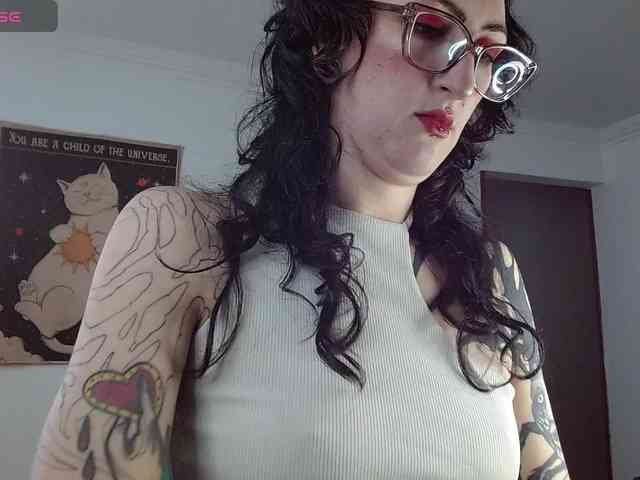 Modella: Inked-Val