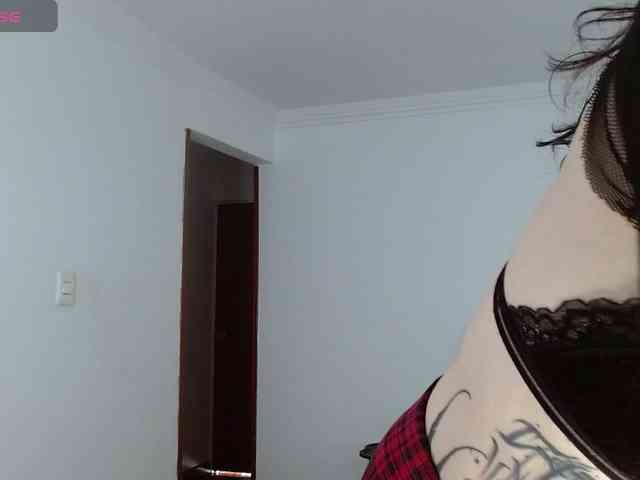 Modella: Inked-Val