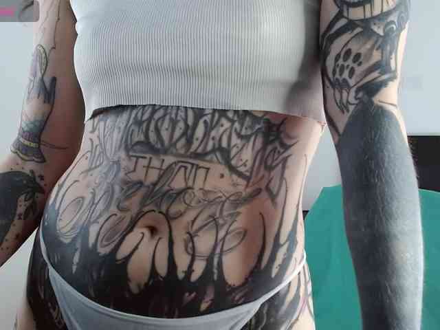 Modella: Inked-Val