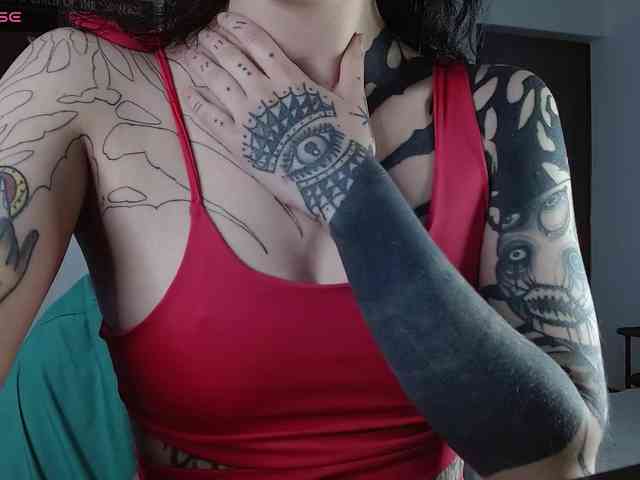 Modella: Inked-Val