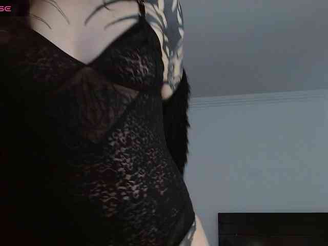 Modella: Inked-Val