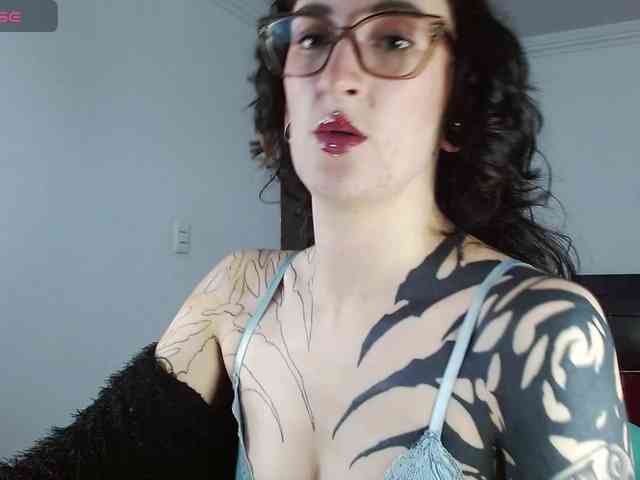 Modella: Inked-Val
