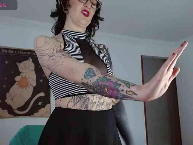Modella: Inked-Val