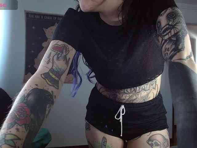 Modella: Inked-Val