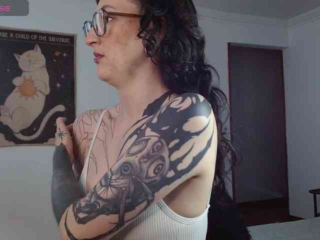 Modella: Inked-Val