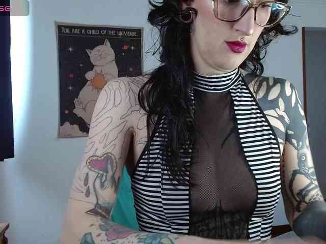 Modella: Inked-Val