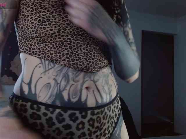 Modella: Inked-Val