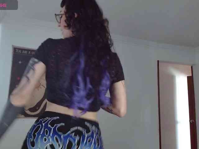 Modella: Inked-Val