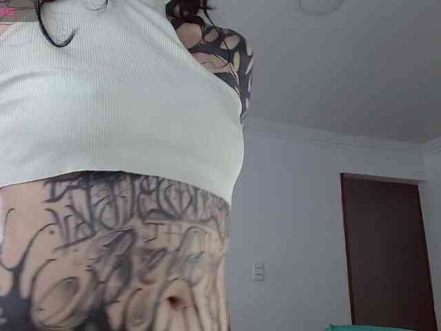 Modella: Inked-Val