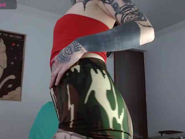 Modella: Inked-Val