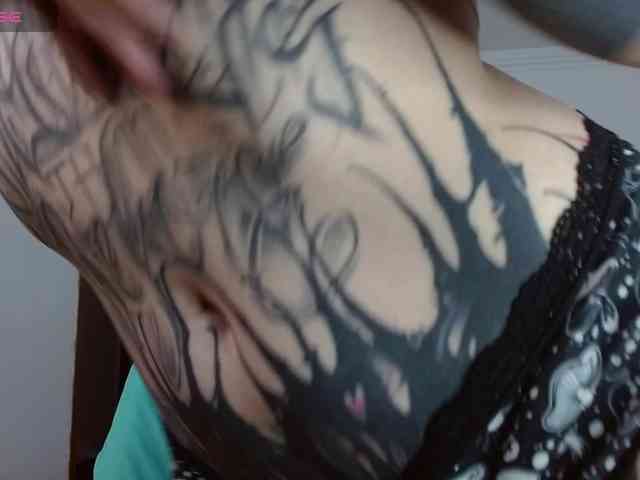 Modella: Inked-Val