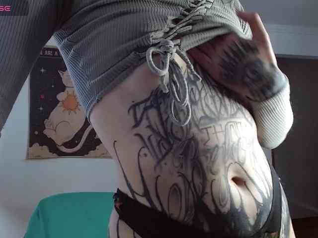 Modella: Inked-Val