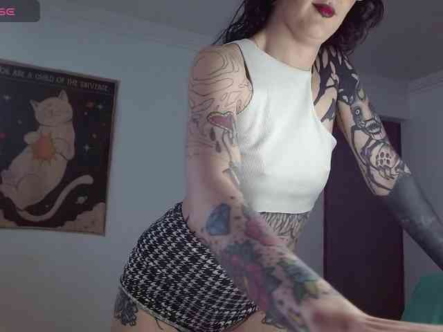 Modella: Inked-Val
