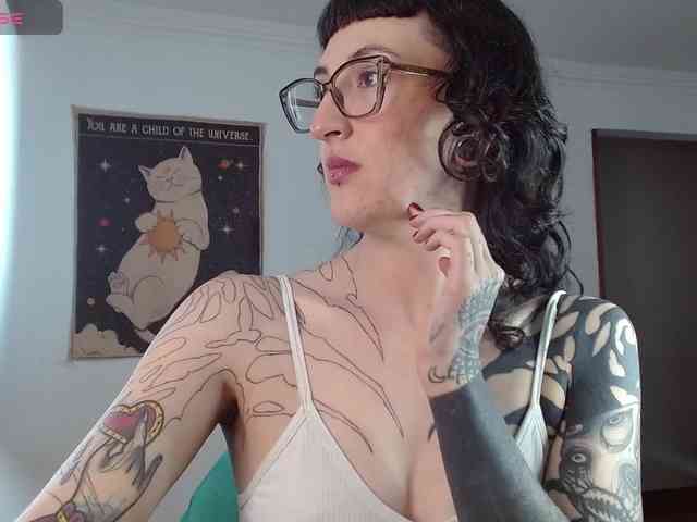 Modella: Inked-Val