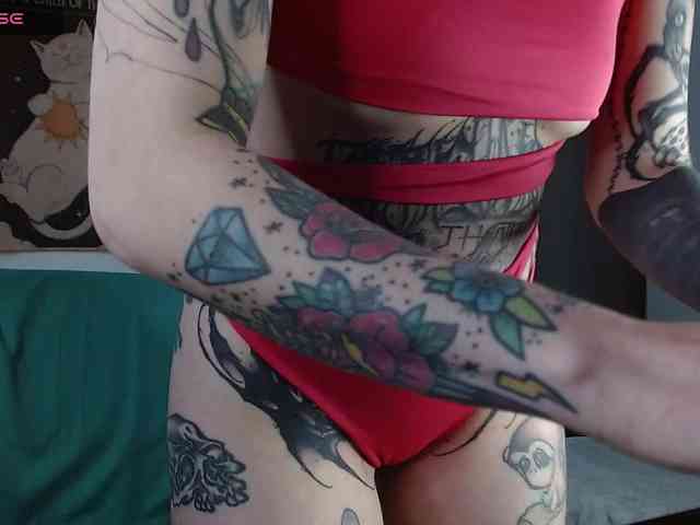 Modella: Inked-Val