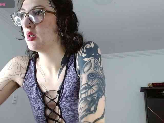 Modella: Inked-Val