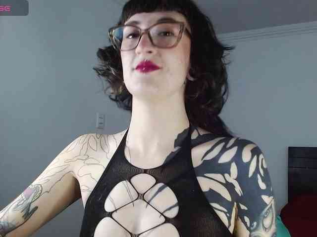 Modella: Inked-Val