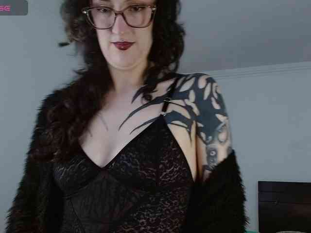 Modella: Inked-Val