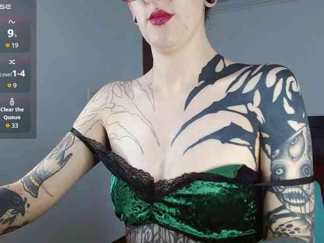 Modella: Inked-Val
