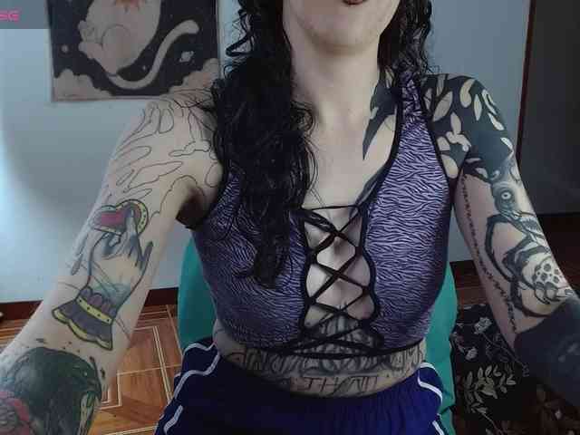 Modella: Inked-Val