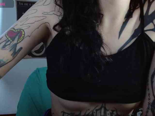 Modella: Inked-Val