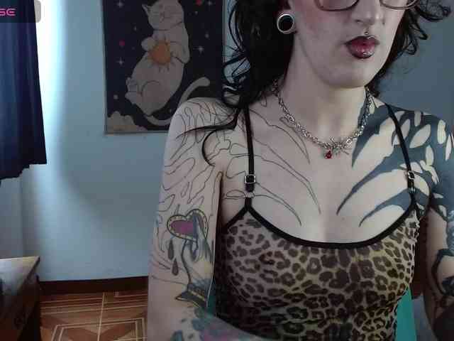 Modella: Inked-Val