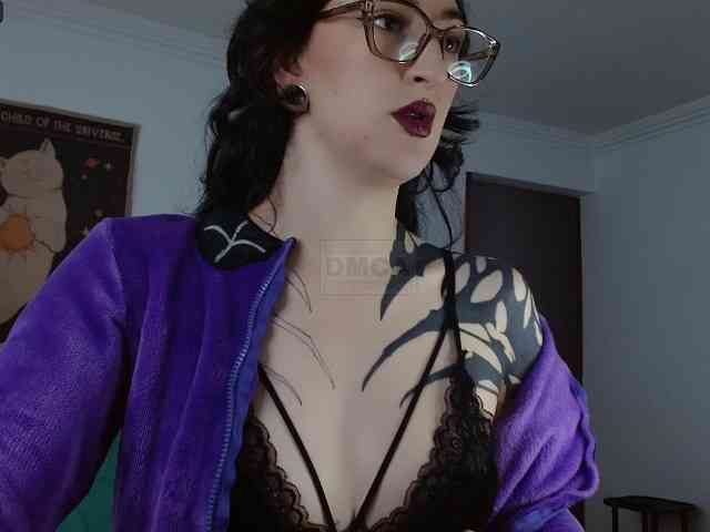 Modella: Inked-Val
