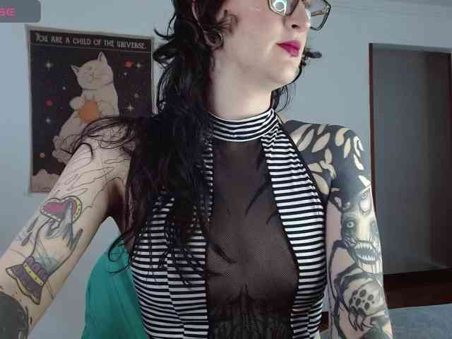 Modella: Inked-Val