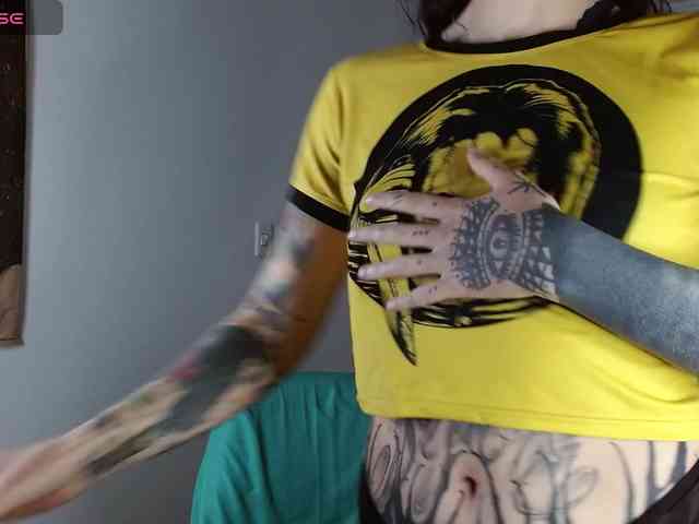 Modella: Inked-Val