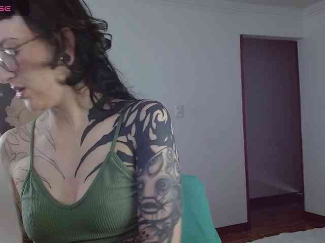 Modella: Inked-Val