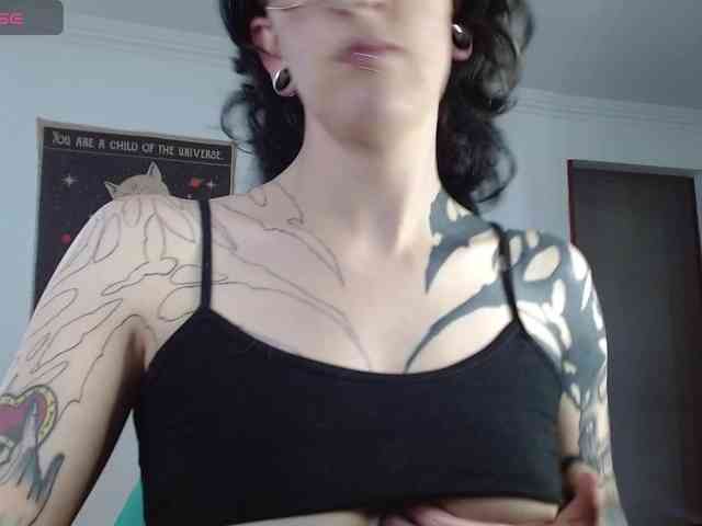 Modella: Inked-Val