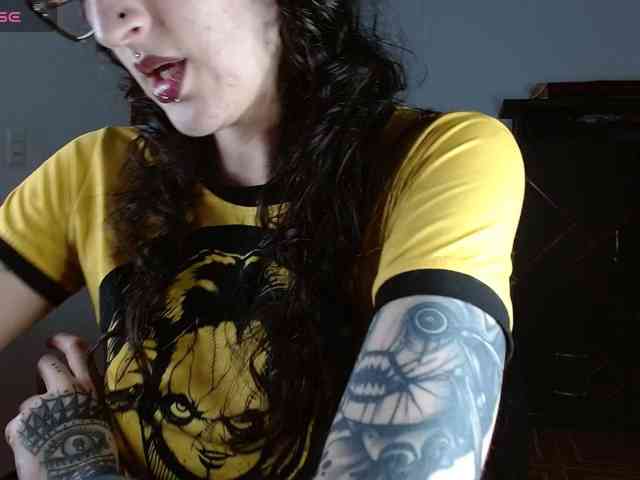Modella: Inked-Val