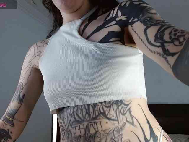 Modella: Inked-Val