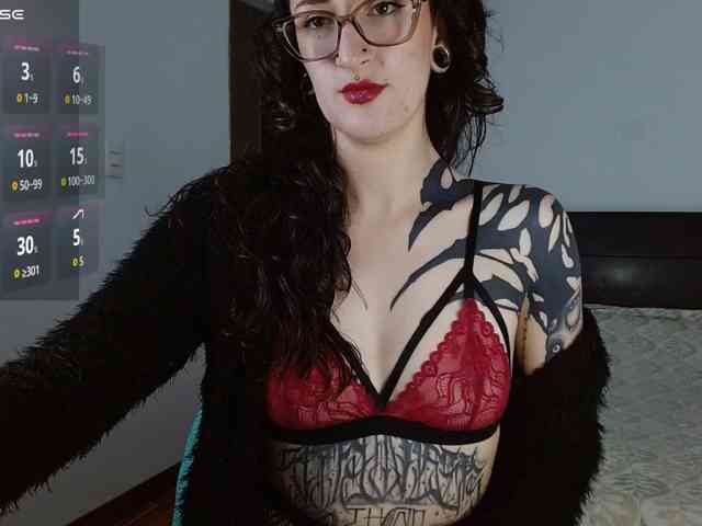 Modella: Inked-Val
