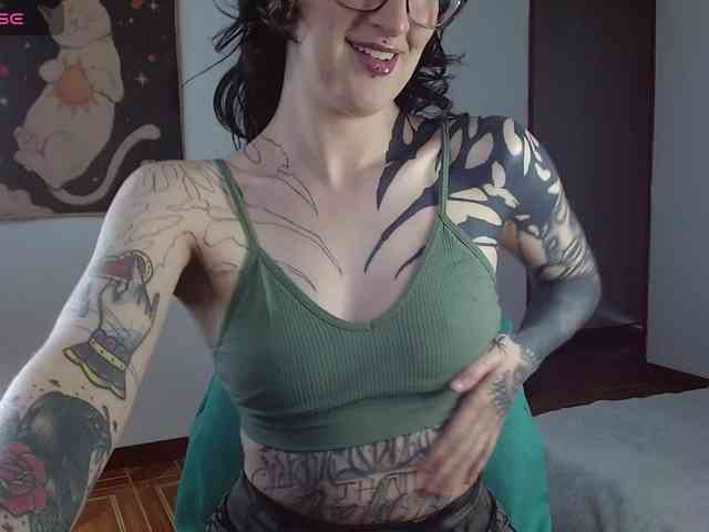 Modella: Inked-Val