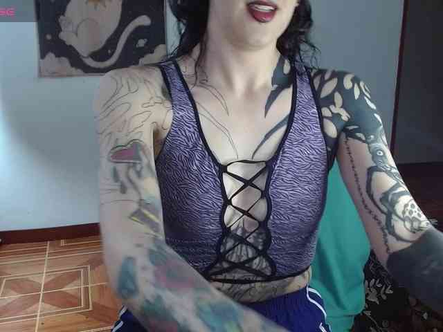 Modella: Inked-Val