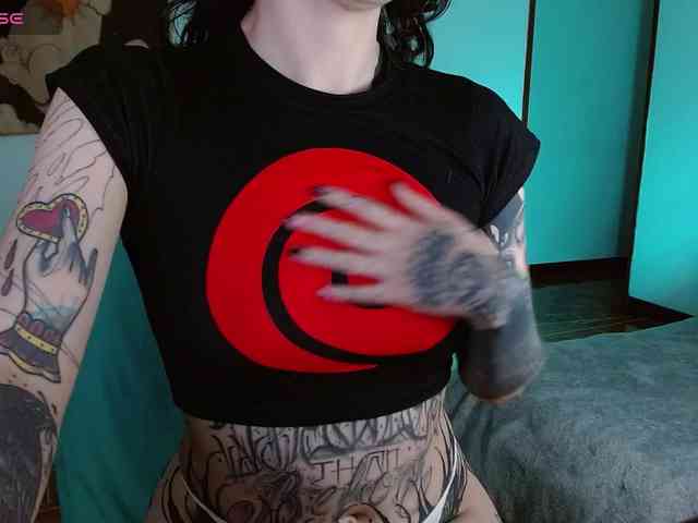 Modella: Inked-Val