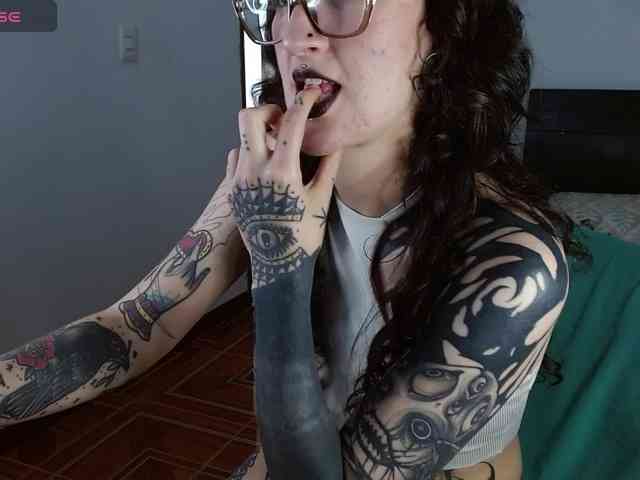 Modella: Inked-Val
