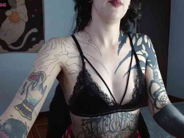 Modella: Inked-Val