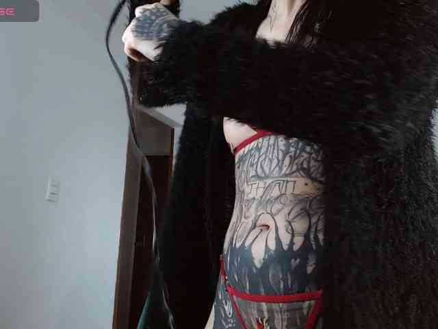 Modella: Inked-Val