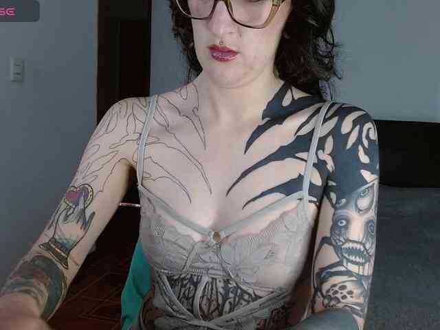 Modella: Inked-Val