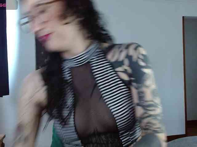 Modella: Inked-Val