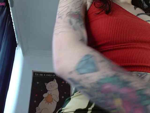 Modella: Inked-Val