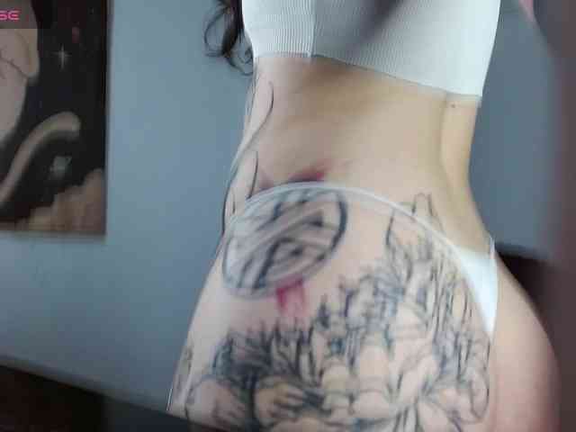 Modella: Inked-Val
