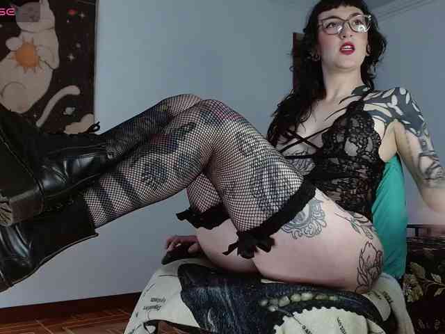 Modella: Inked-Val
