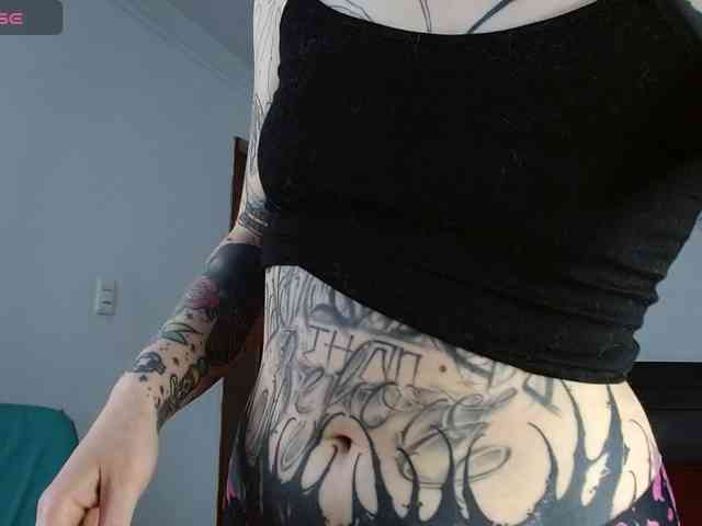 Modella: Inked-Val